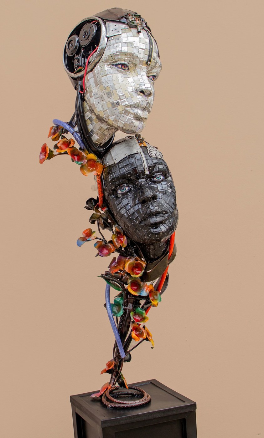 Ozuma Patrick Chidiebube sculpture: Lean on Me